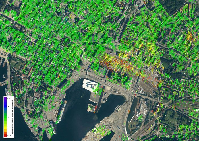 Data from the Sentinel-1 satellites acquired between 26 December 2014 and 28 October 2016 show that parts of the Oslo train station are sinking by 10–15 mm a year in the ‘line of sight’ – the direction that the satellite is ‘looking’ at the building. This translates into a vertical subsidence of 12–18 mm a year. It can also be observed that the new opera house – the white structure located by the fjord south of the subsiding area – has not moved.
