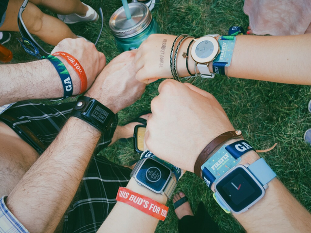 Pebble hot sale time wristband