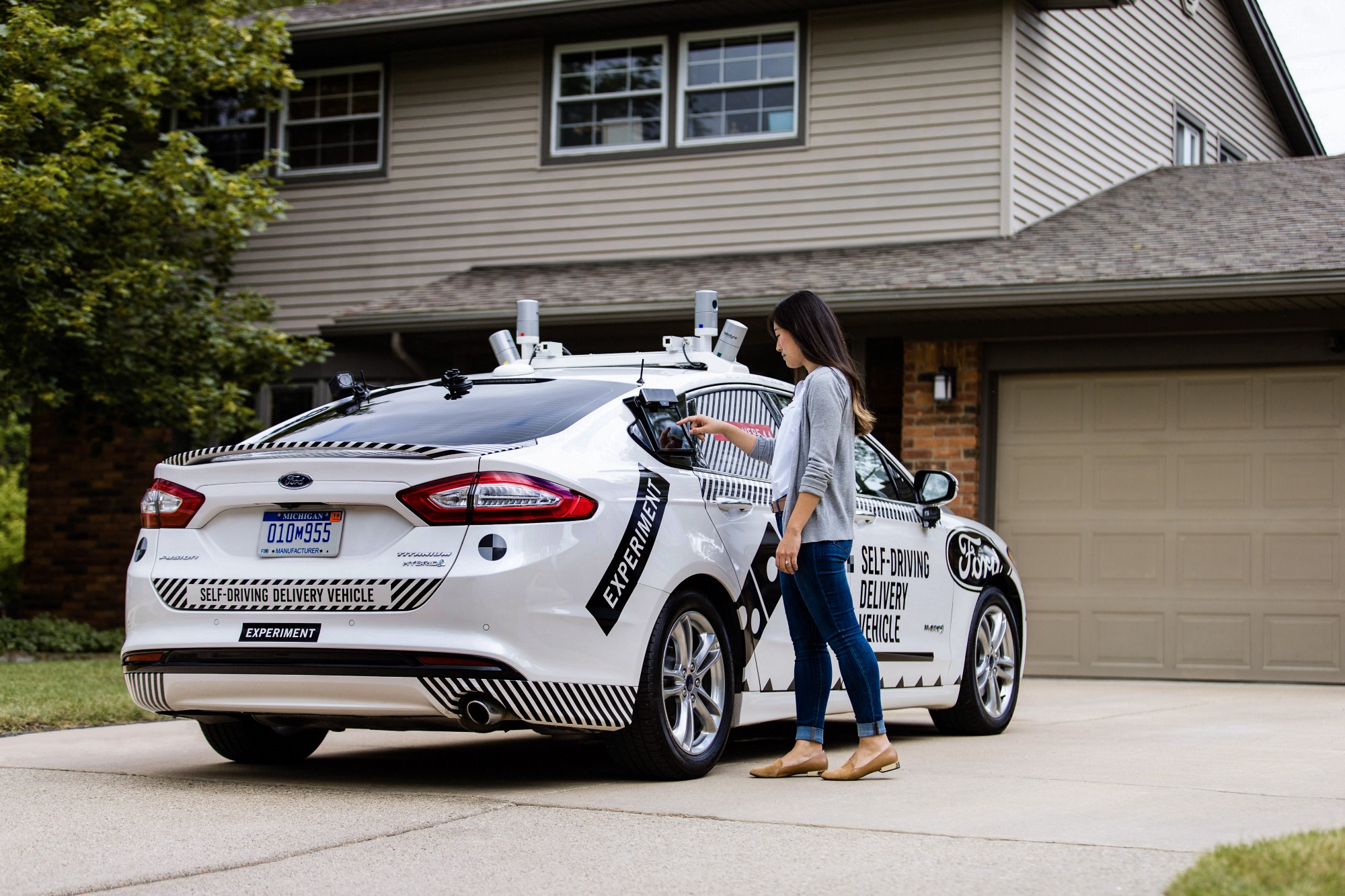 dominos autonomous car