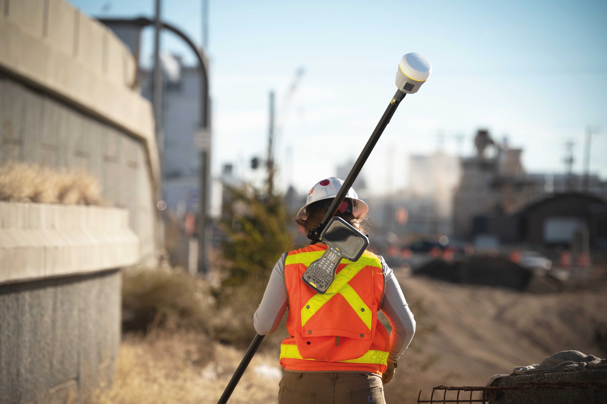 Trimble announces rugged, lightweight field data controller for land and construction surveying